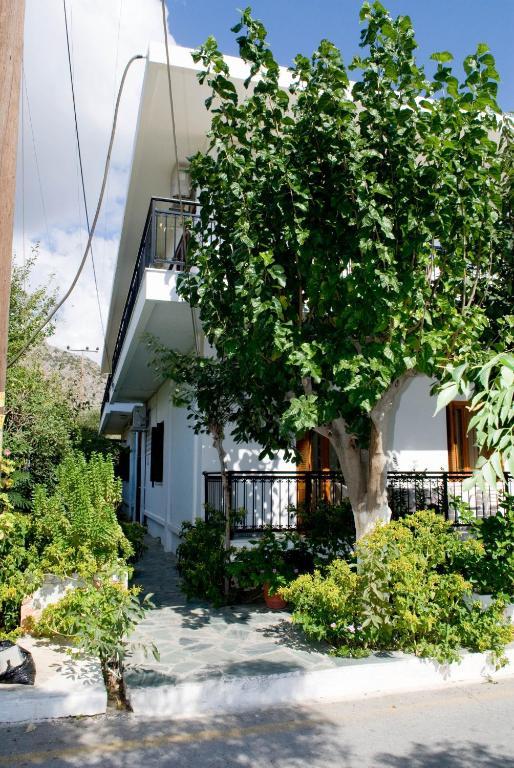 Oasis Studios Palaiochora Ngoại thất bức ảnh